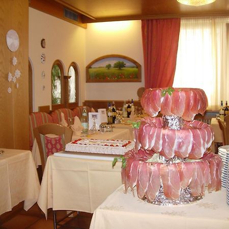 Hotel Collini Pinzolo Ngoại thất bức ảnh