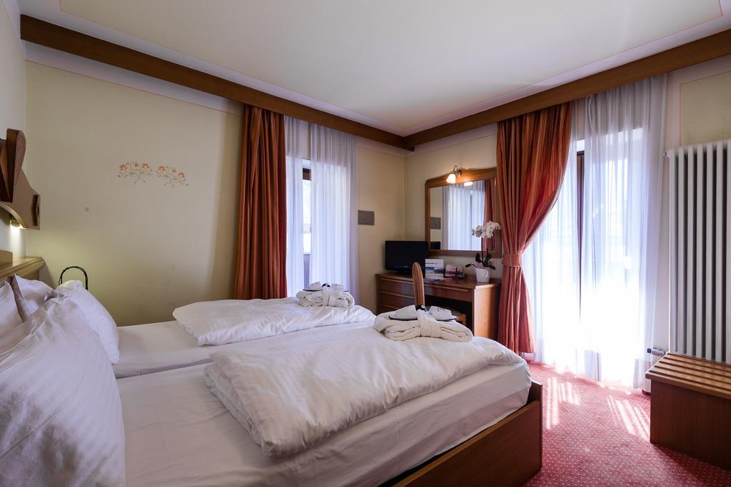 Hotel Collini Pinzolo Ngoại thất bức ảnh