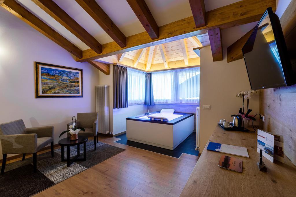 Hotel Collini Pinzolo Ngoại thất bức ảnh
