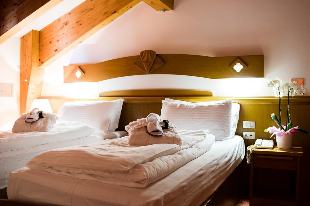 Hotel Collini Pinzolo Ngoại thất bức ảnh