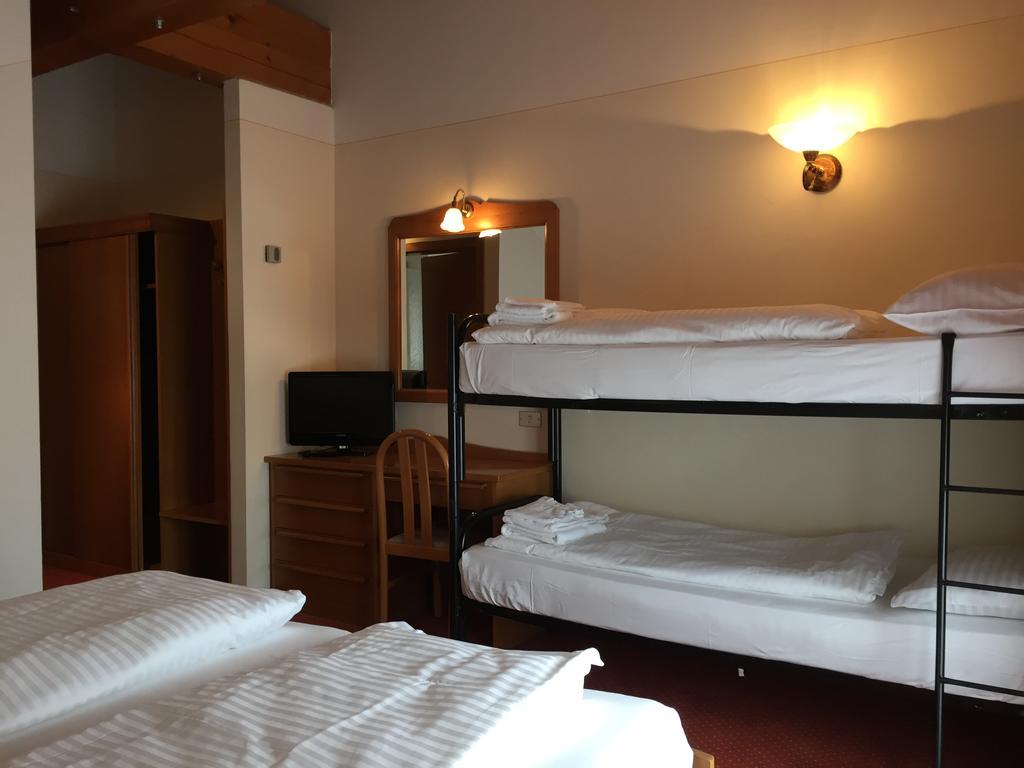 Hotel Collini Pinzolo Phòng bức ảnh