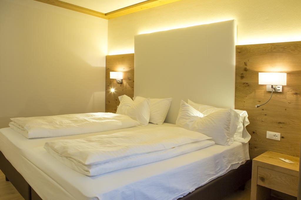 Hotel Collini Pinzolo Ngoại thất bức ảnh