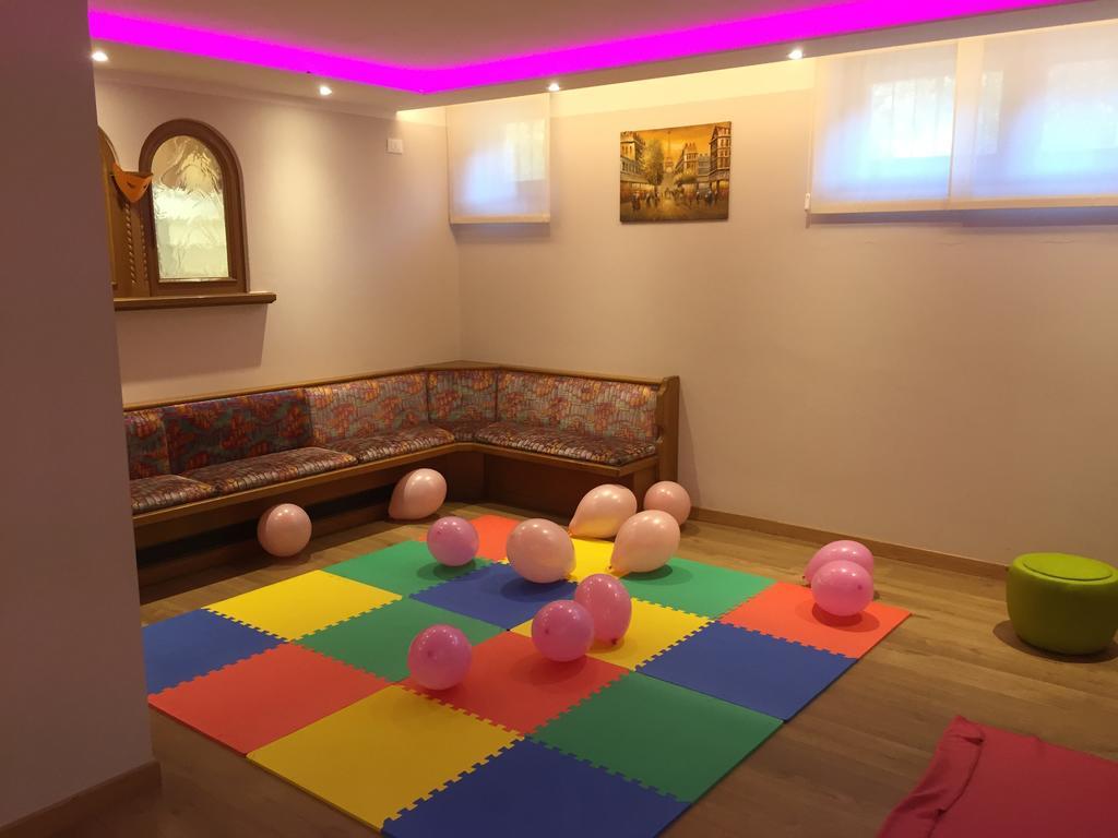 Hotel Collini Pinzolo Ngoại thất bức ảnh