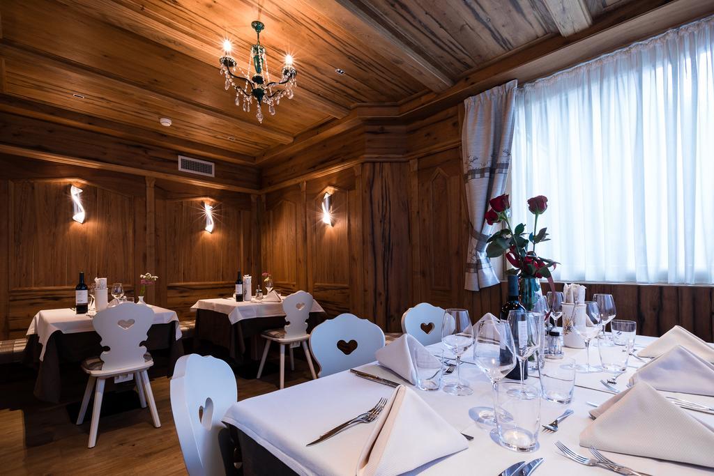 Hotel Collini Pinzolo Ngoại thất bức ảnh